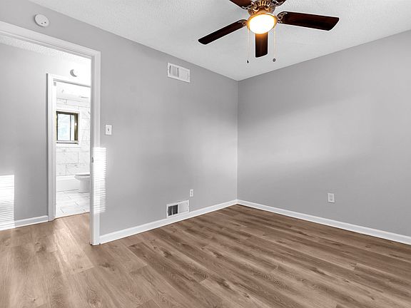 3rd image of 1136 S White Station Rd