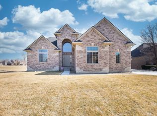 35825 Windridge Dr, New Baltimore, MI