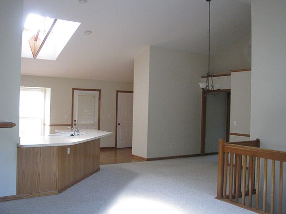 Kitchen & Dining