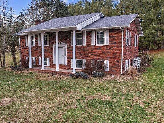 797 Ratcliff Ln, Cedar Bluff, VA 24609 | Zillow