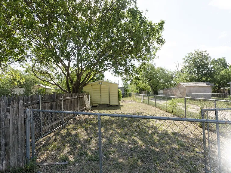 4422 Bowie St — Photo 11