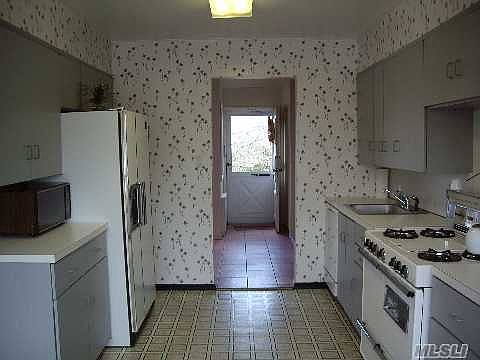 2nd image of 1176 Woodland Ln