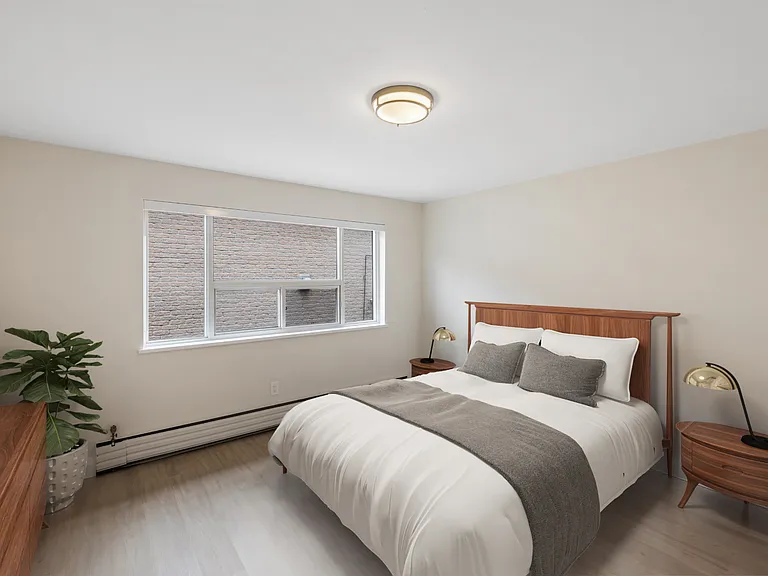 14 Deer Park Cres — Photo 4