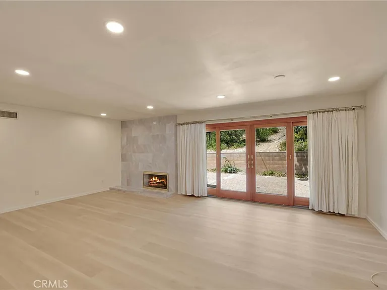 6551 Abbottswood Dr — Photo 9