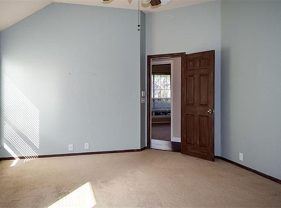 5th image of 2461 Thorntree Dr
