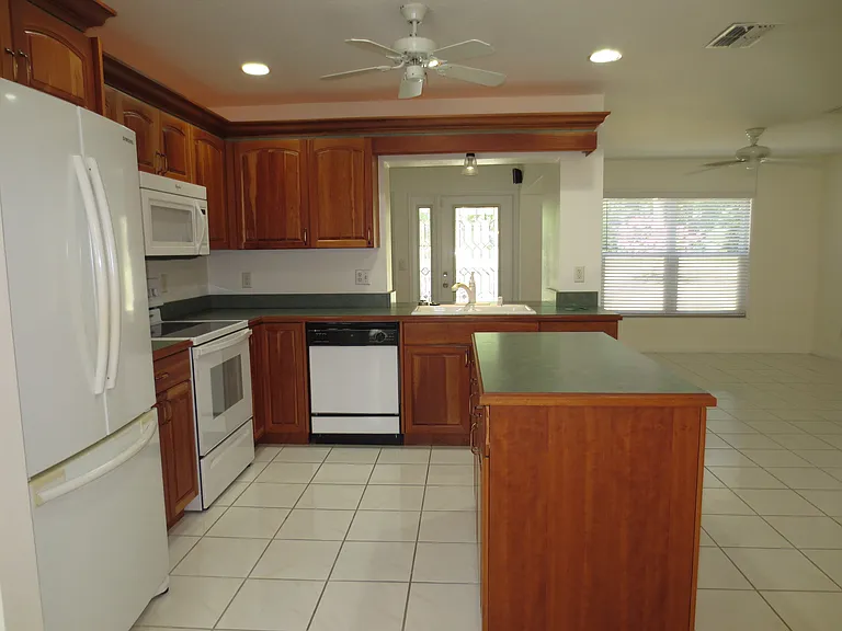 3132 Brunswick Cir — Photo 35