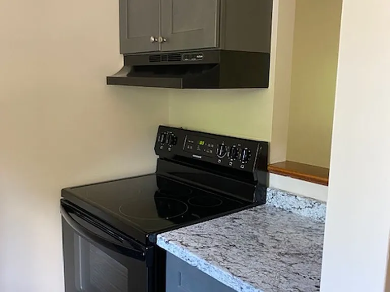 52 Village Green Rd — Photo 39