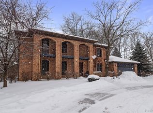 6018 Glen Eagles Dr, West Bloomfield, MI 48323