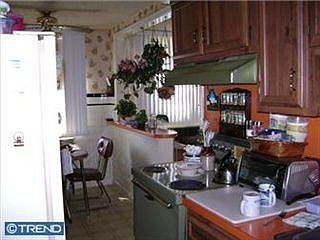 3rd image of 912 Ramona Ave