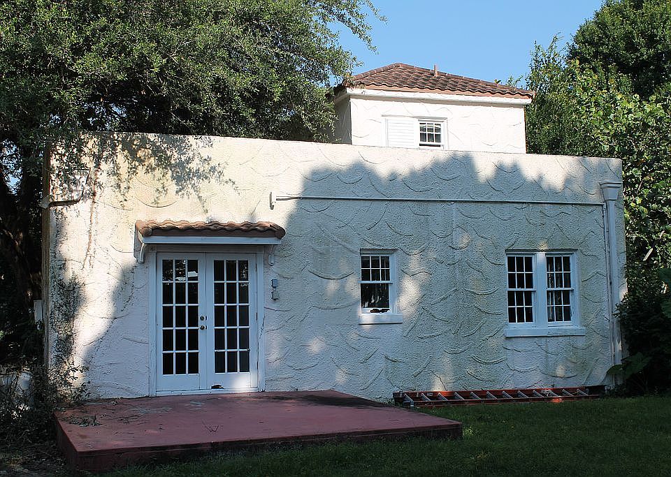 2nd image of 2716 Laurel Dr