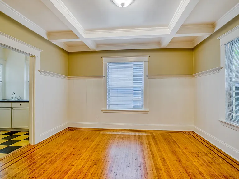 Victorian Apartments — Photo 6