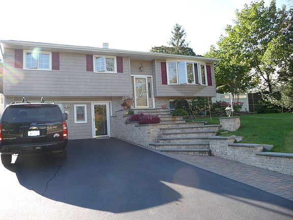 2nd image of 23 Weston Ln