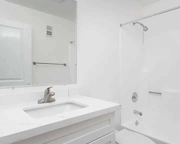 Mission Pacific Apartments — Photo 26