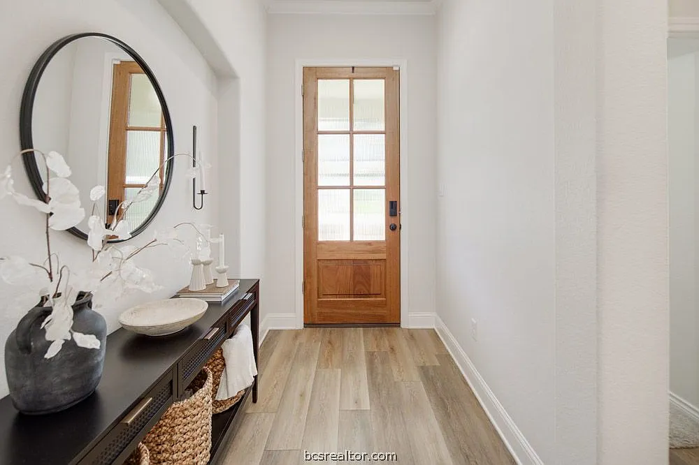 3 bed, 1769 sqft, $2,600 — Photo 3