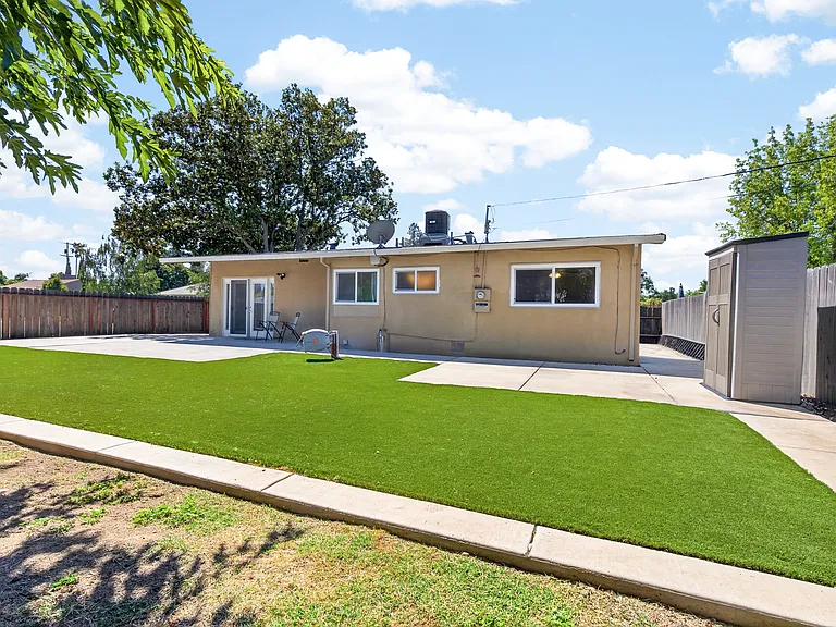 2203 Del Rio Dr — Photo 23