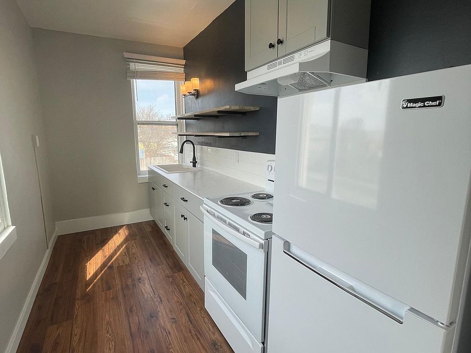 1st image of 2228 N Astor St #5