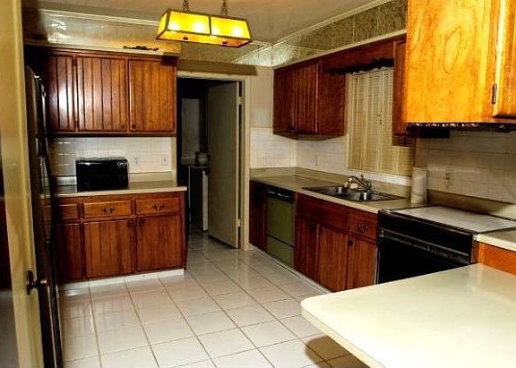 5th image of 1406 Berkshire Ct