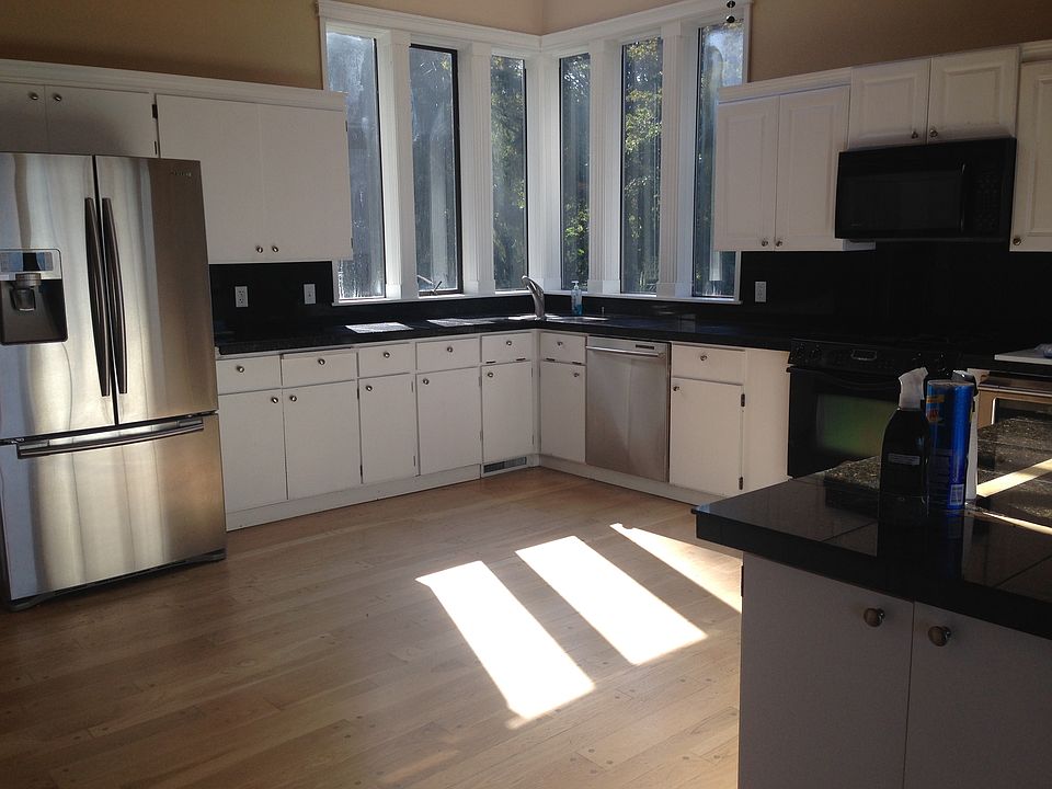 Gourmet kitchen