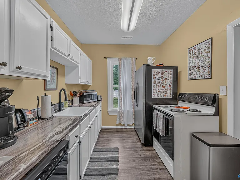 1231 Oshaughnessy Ave NE — Photo 12