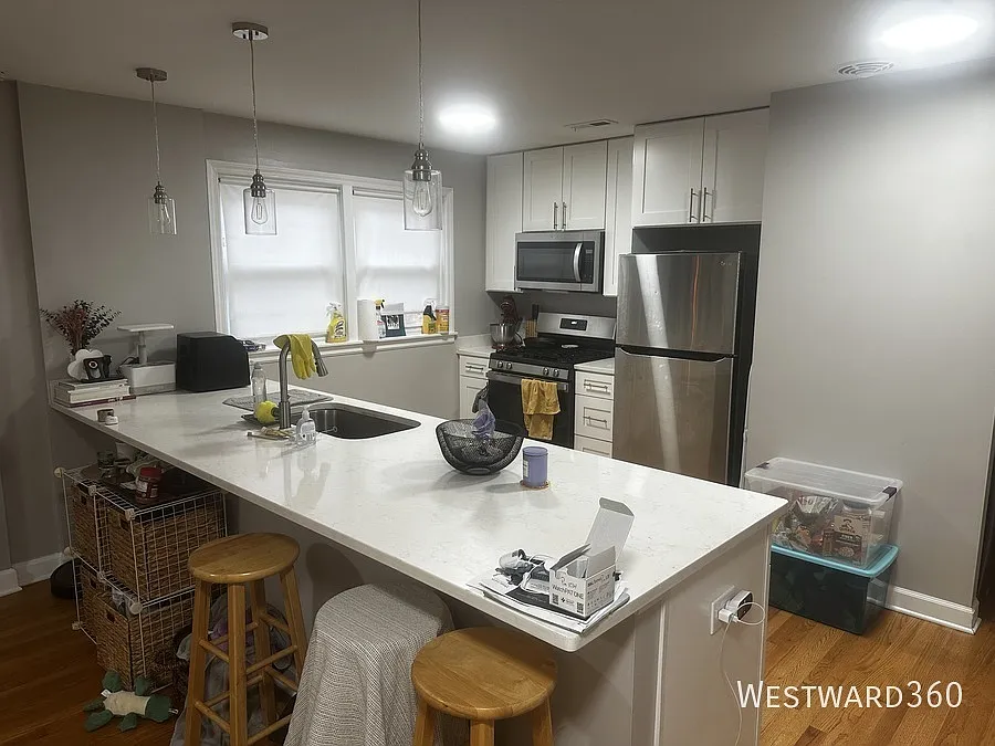 "Available 08/01 / North Park / 2 Bed + Den / 1 Bath / Pets Welcome / In-Unit Laundry / Central A... — Photo 3