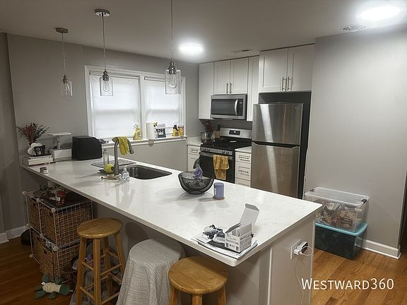 3rd image of 2821 W Summerdale Ave APT 2E