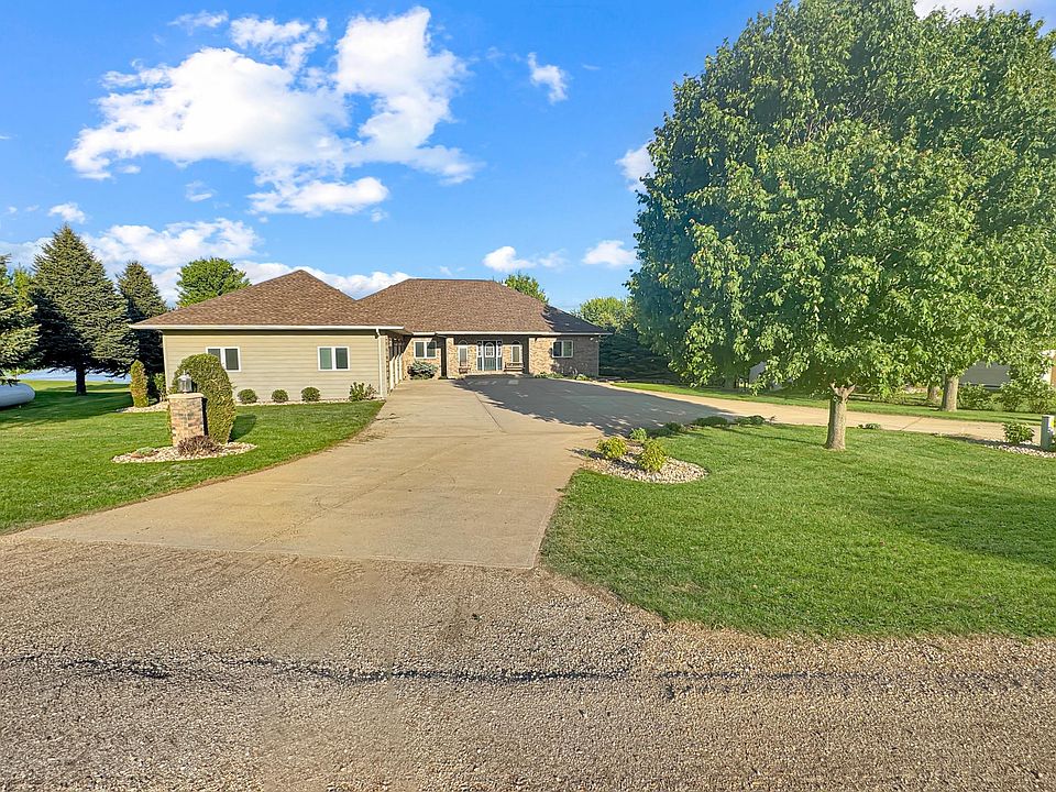 1st image of 16 Pheasant Dr