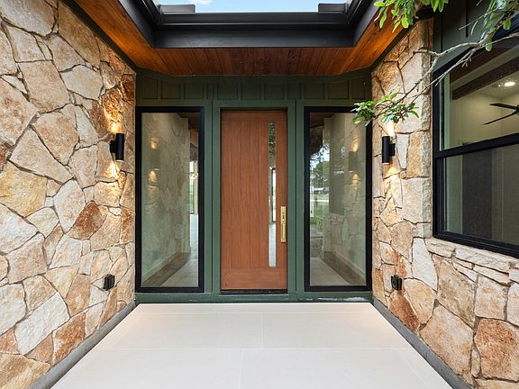 4th image of 300 Onion Creek Ln