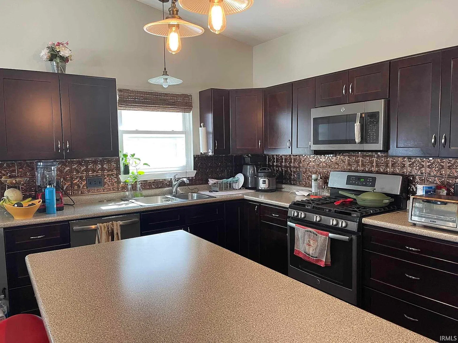3 bed, 2.0 bath, 1380 sqft, $1,750 — Photo 4