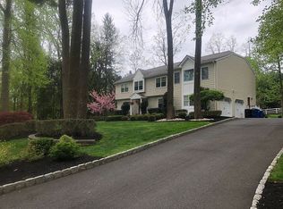 103 Willow Grove Dr, Lincroft, NJ 07738