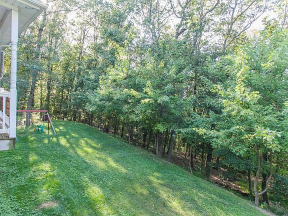 5th image of 617 Horseshoe Trail Dr
