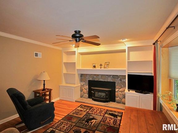 5th image of 1109 E Tripp Ave