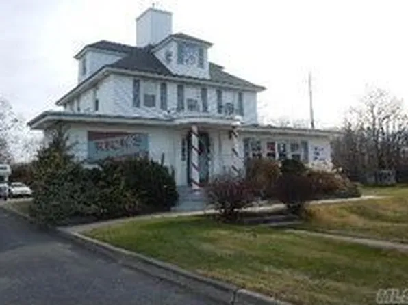155 Carleton Ave, East Islip, NY 11730