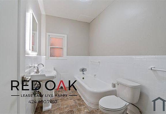 2nd image of 624 1/2 S Dunsmuir Ave #101