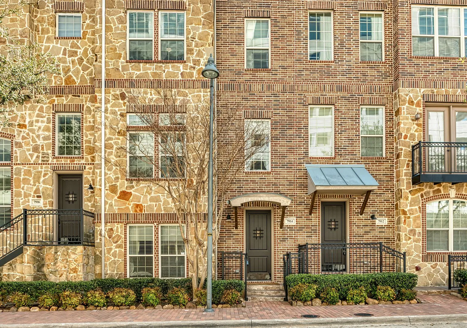2 bed, 4.0 bath, 2046 sqft, $2,895 — Photo 3