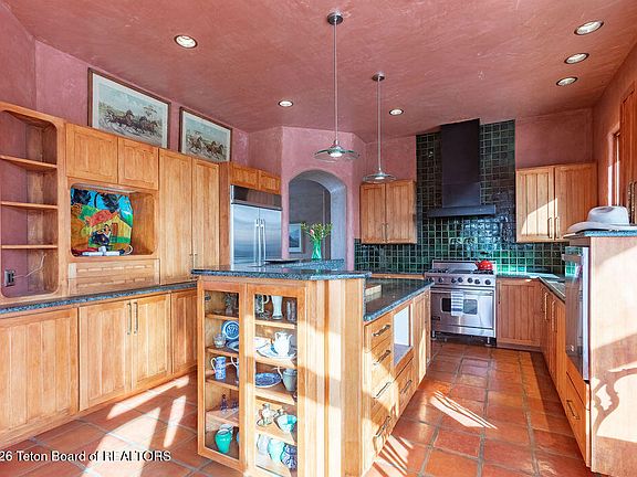 4th image of 1935 Larsen Ln