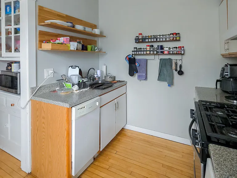 4507 1/2 N Greenview Ave #2W — Photo 9