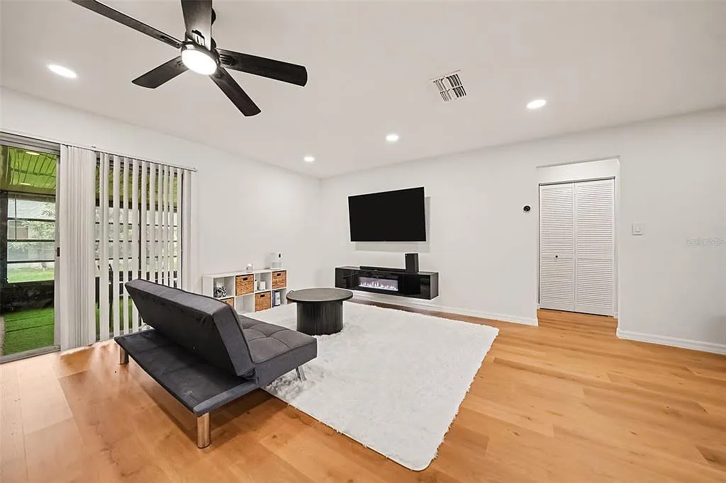 2 bed, 2.0 bath, 1401 sqft, $2,300 — Photo 4