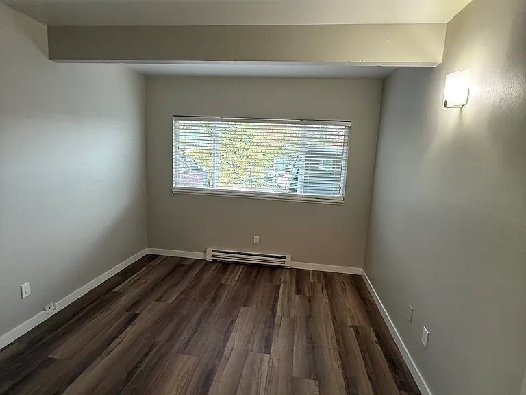 Hall Court Apartments — Photo 25