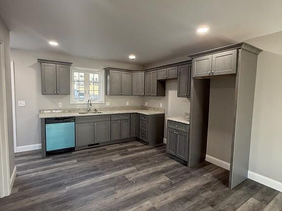 2nd image of 33 Terrace St