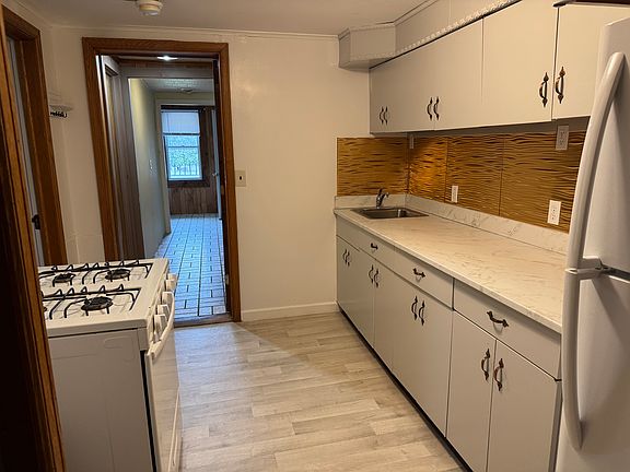 4th image of 250 W State St