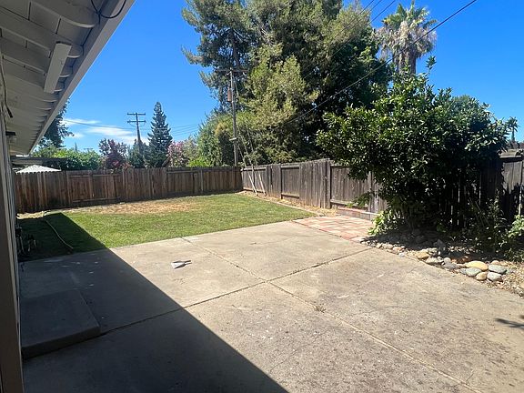 3rd image of 2211 W La Loma Dr
