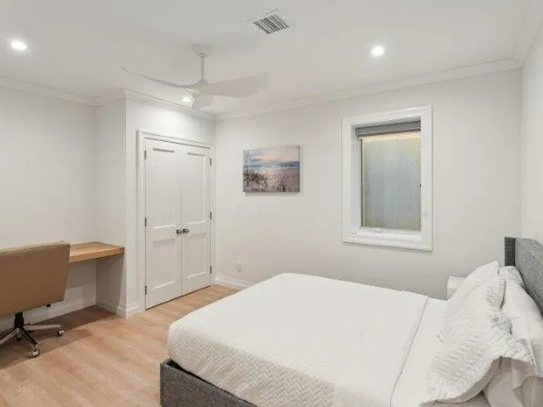 43 Newtown Ct — Photo 12