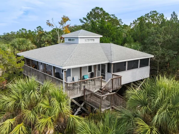 3 Blue Dolphin Dr, Crawfordville, FL 32327