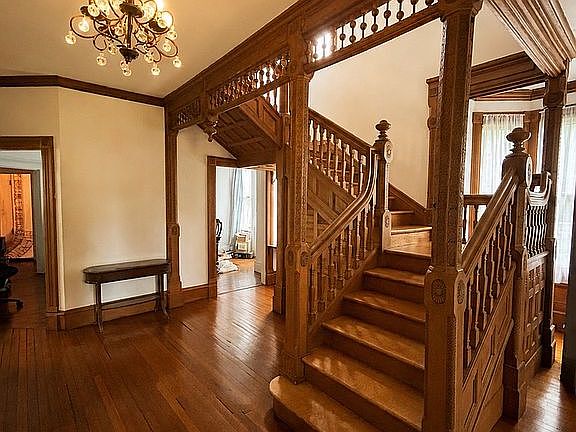 4th image of 112 Academy St
