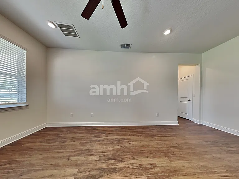 27537 Saint Andrews Ave — Photo 7