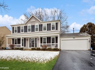 922 Royal Glen Ln, Carol Stream, IL