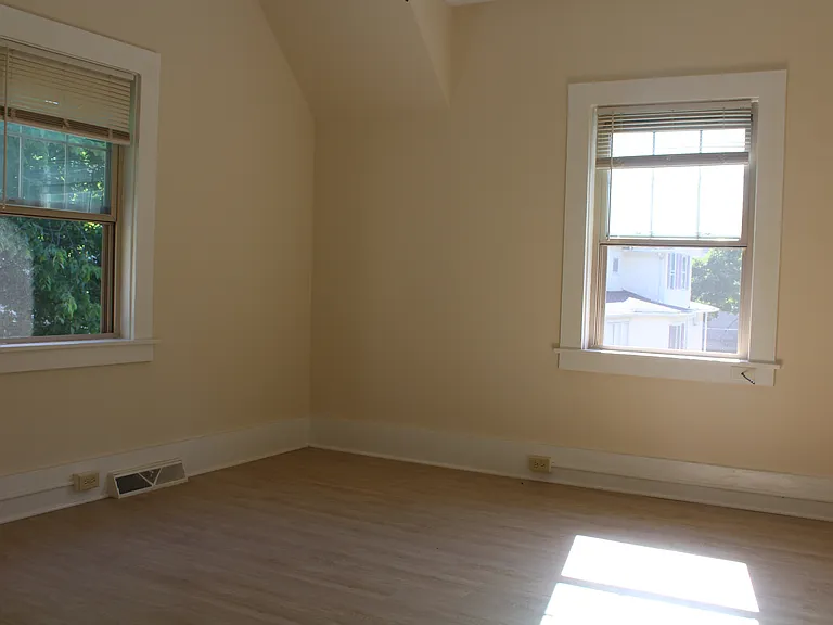 27 S Goodman St #8 — Photo 3