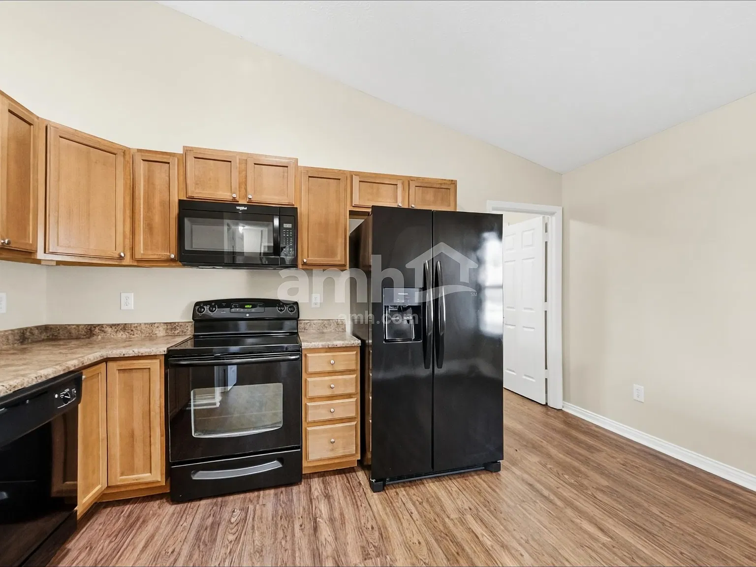 3 bed, 2.0 bath, 1202 sqft, $1,785 — Photo 3