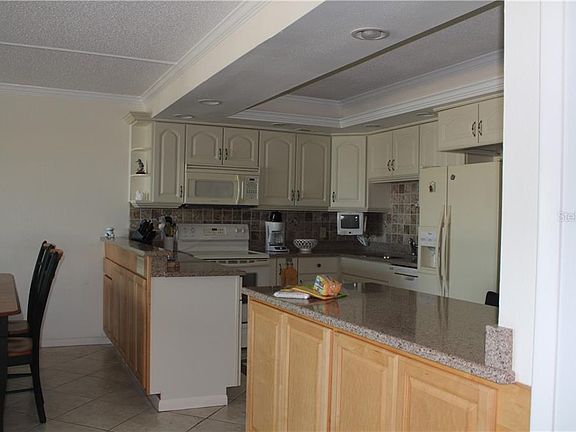 2nd image of 830 S Gulfview Blvd APT 506