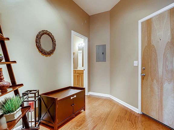 2nd image of 2915 N Clybourn Ave Unit 315